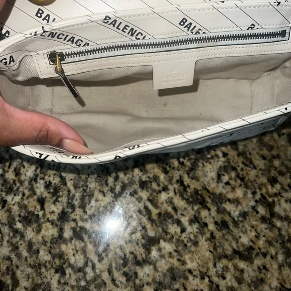 ❗️SOLD❗️Gucci White Quilted Shoulder Bag with Gold Double-G Hardware - Picture 7 of 8